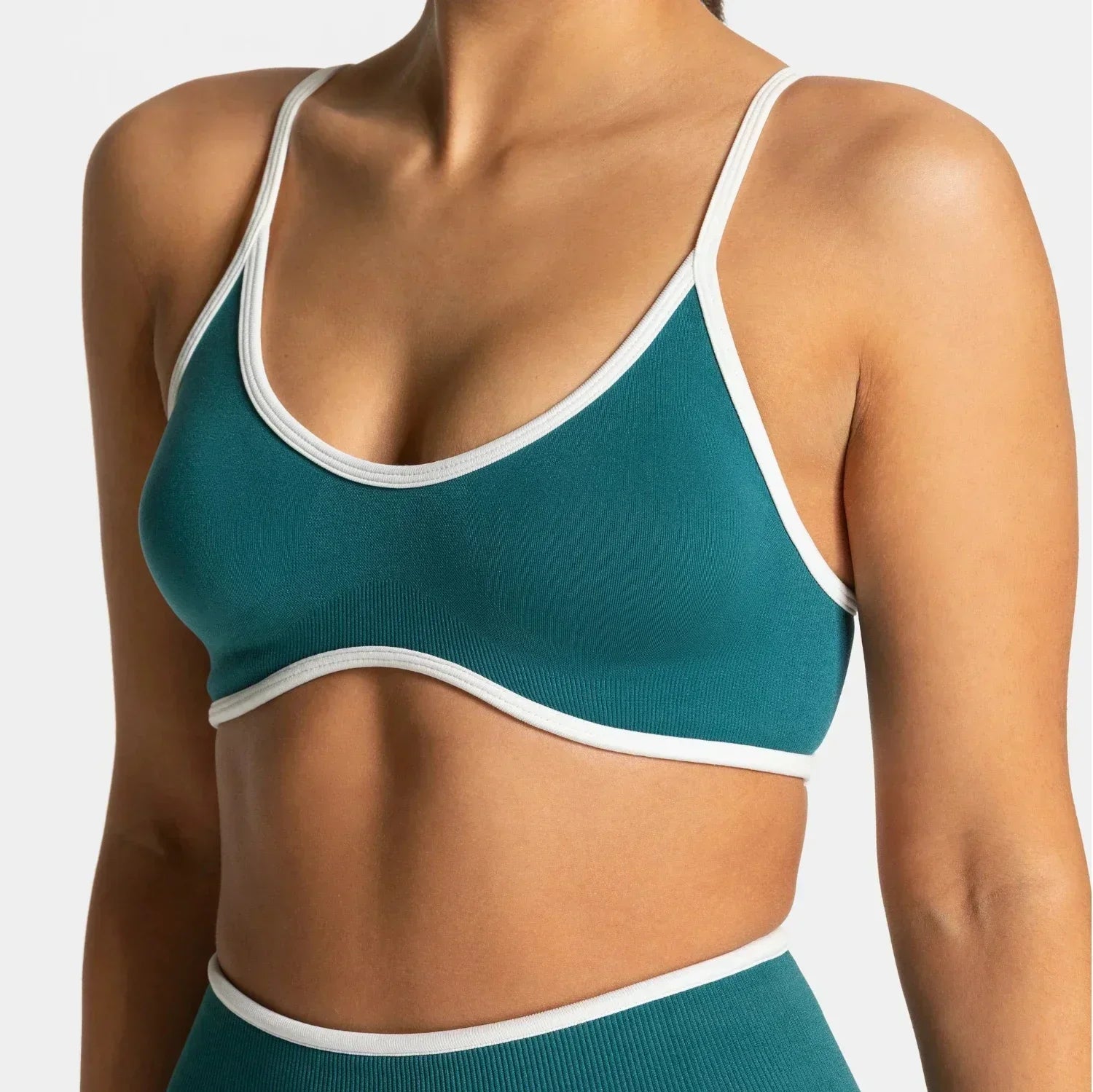 Top Fitness Alça Fina Knit com Bojo — Costas Abertas e Toque Suave
