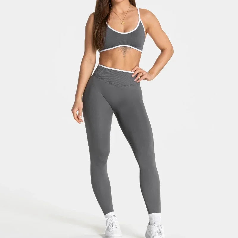 Top Fitness Alça Fina Knit com Bojo — Costas Abertas e Toque Suave