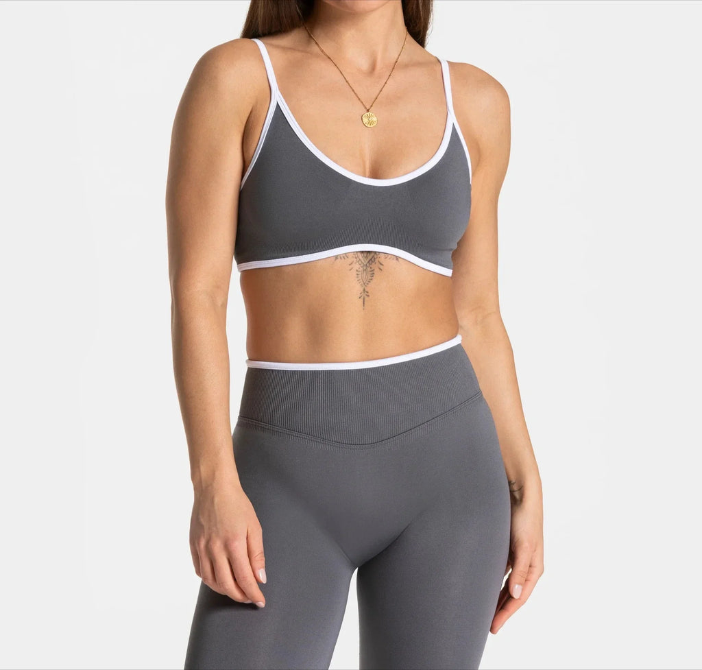Top Fitness Alça Fina Knit com Bojo — Costas Abertas e Toque Suave