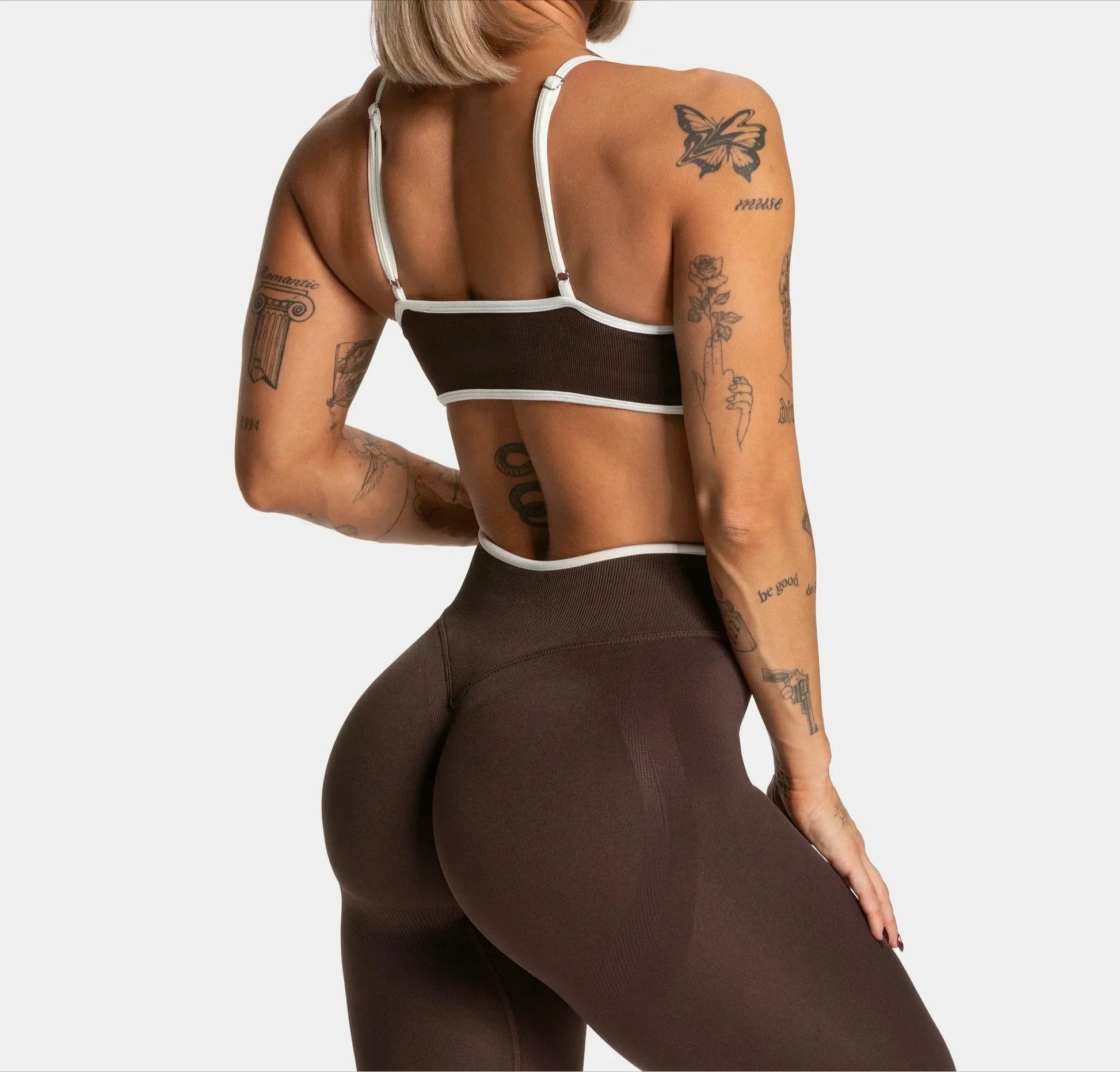 Top Fitness Alça Fina Knit com Bojo — Costas Abertas e Toque Suave