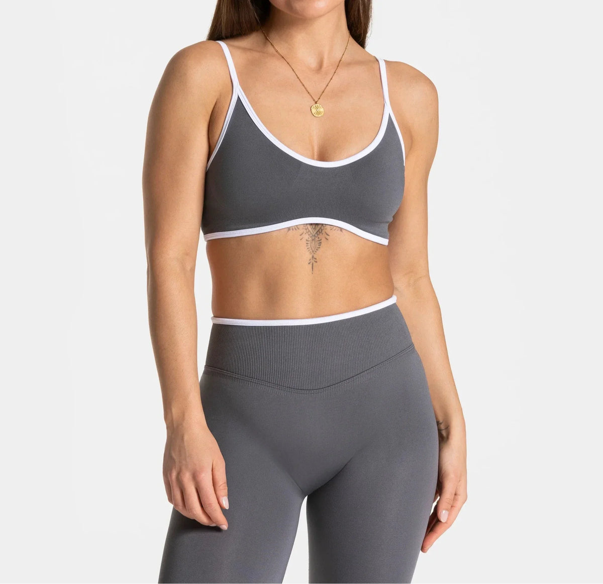 Top Fitness Alça Fina Knit com Bojo — Costas Abertas e Toque Suave