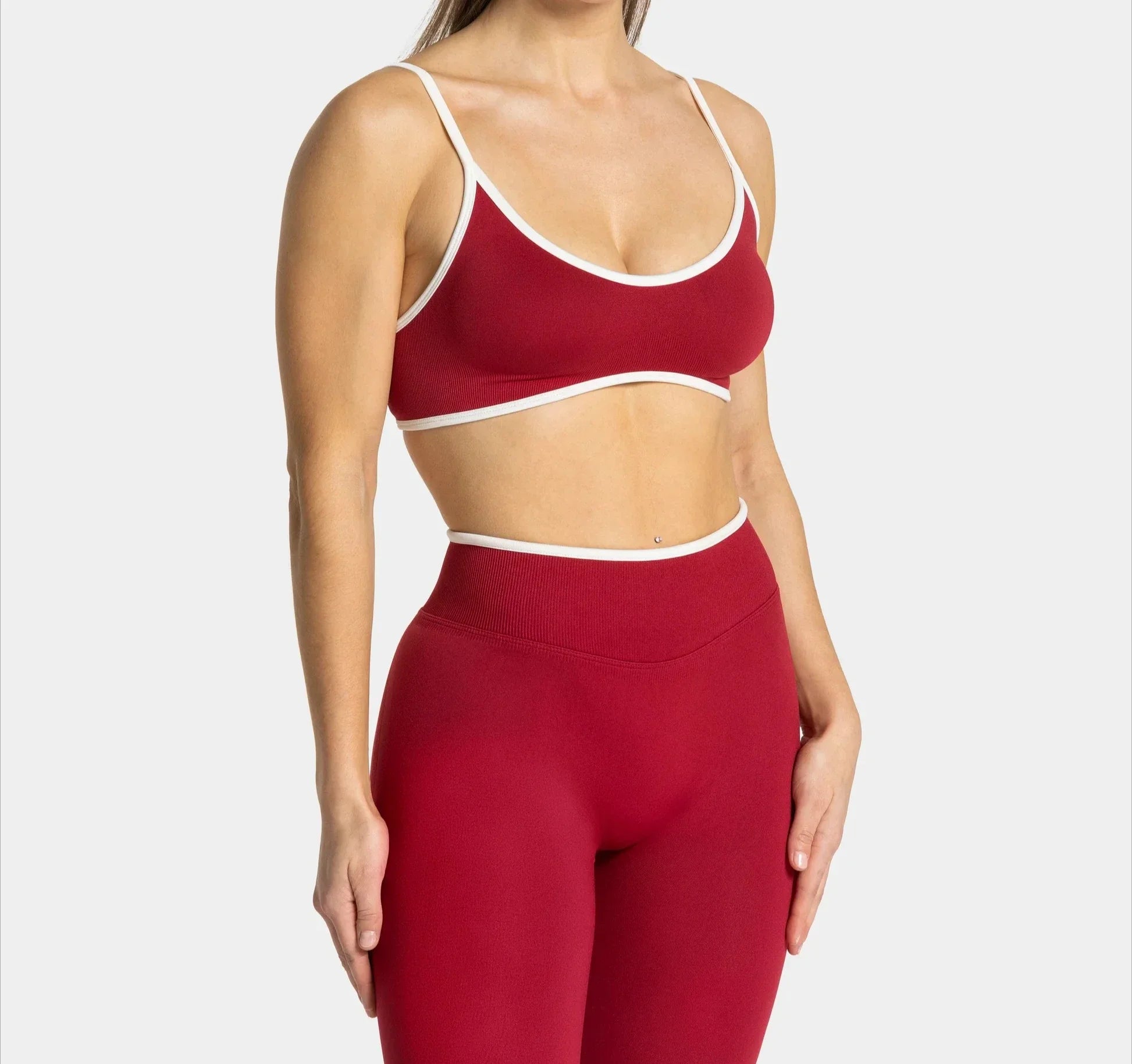 Top Fitness Alça Fina Knit com Bojo — Costas Abertas e Toque Suave