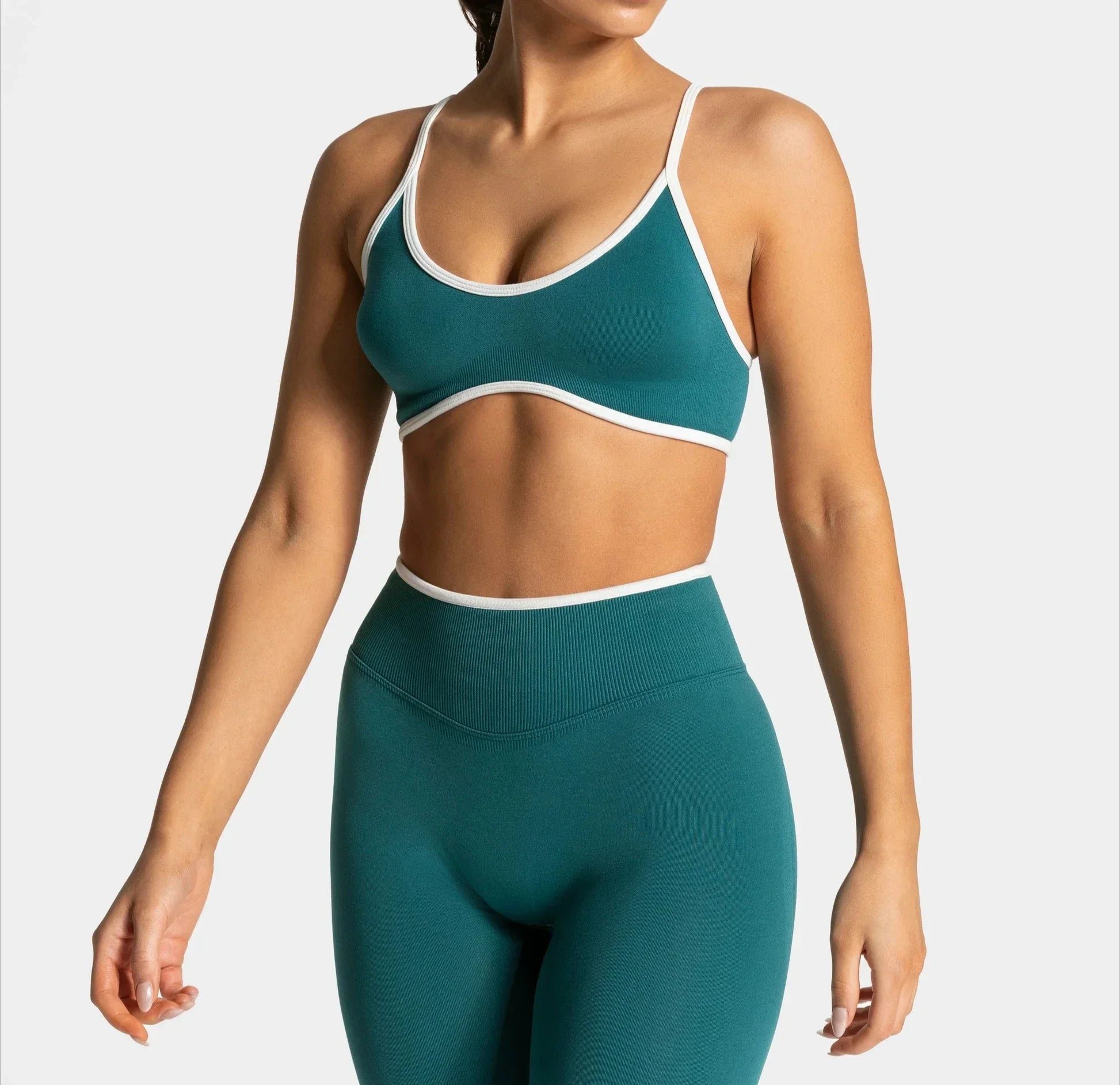 Top Fitness Alça Fina Knit com Bojo — Costas Abertas e Toque Suave